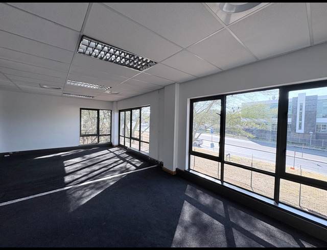 347M² OFFICE TO LET IN MAGALIESSIG